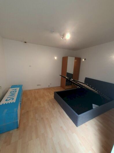 Studio To Rent In Regents Park Road, London, N3