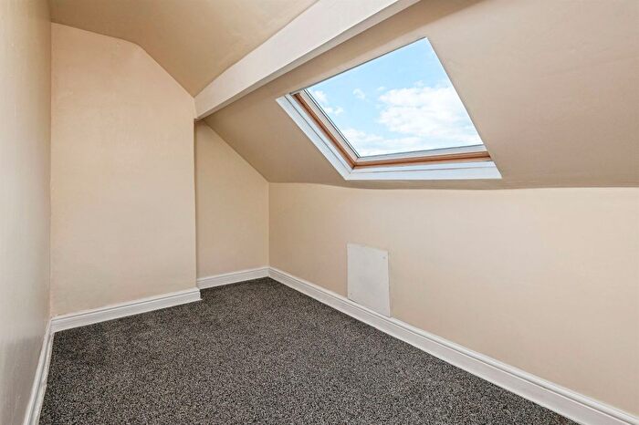 3 Bedroom Terraced House For Sale In Burton Street, Bradford, BD4