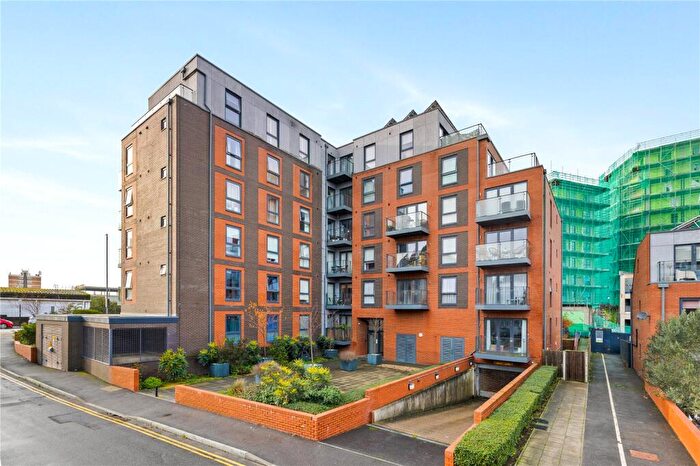 3 Bedroom Apartment For Sale In Goldstone Lane, Hove, East Sussex, BN3