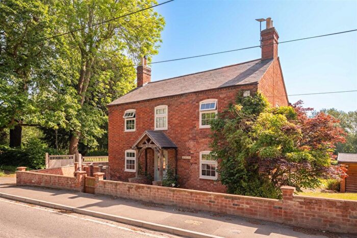 4 Bedroom Detached House For Sale In Coventry Road, Stoneleigh, CV8