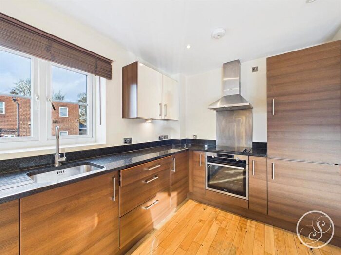 2 Bedroom Flat To Rent In Sutherland Avenue, LS8