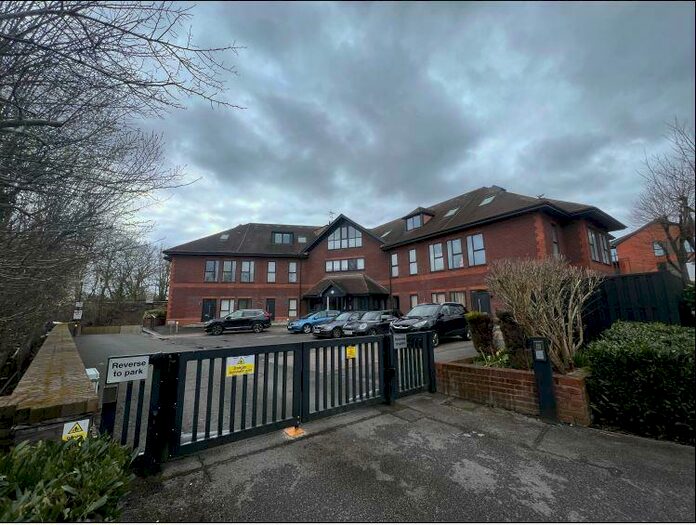 2 Bedroom Apartment To Rent In Wokingham, Berkshire, RG40