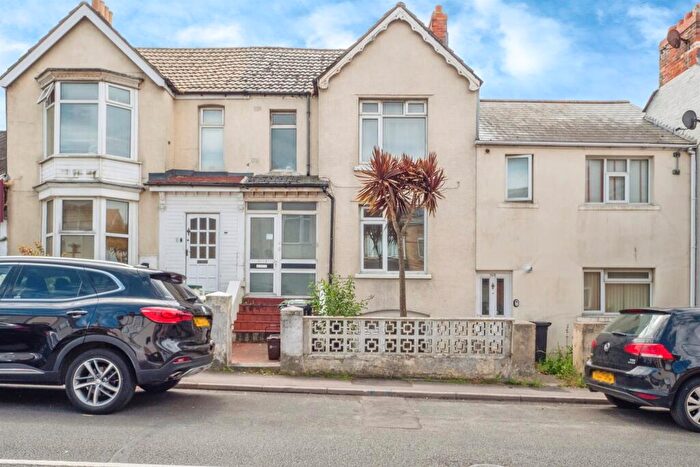 3 Bedroom Flat To Rent In Abbotsbury Road, Weymouth, DT4