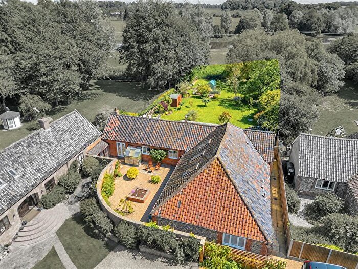 5 Bedroom Barn Conversion For Sale In Thetford Road, Fakenham Magna, Thetford, IP24