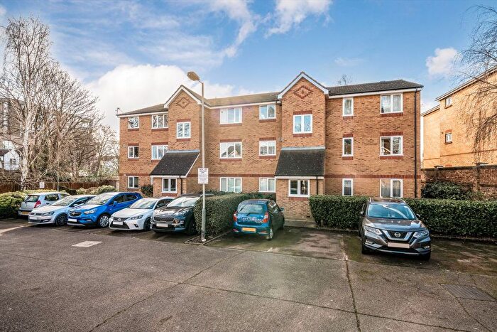 2 Bedroom Flat For Sale In Richens Close, Hounslow, TW3