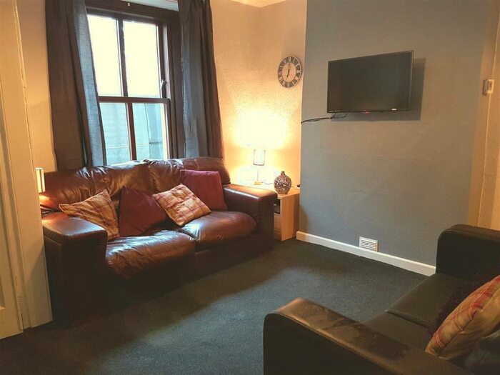 4 Bedroom Private Hall To Rent In Hope Street, Lancaster, LA1
