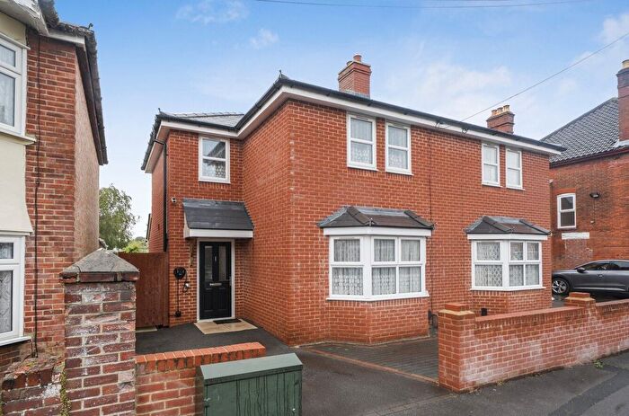 3 Bedroom Semi-Detached House For Sale In English Road, Shirley, Southampton, Hampshire, SO15