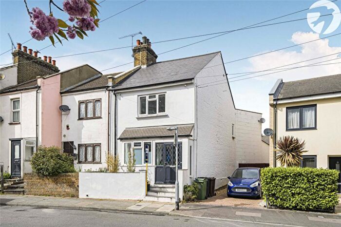3 Bedroom End Of Terrace House For Sale In Swanscombe Street, Swanscombe, Kent, DA10