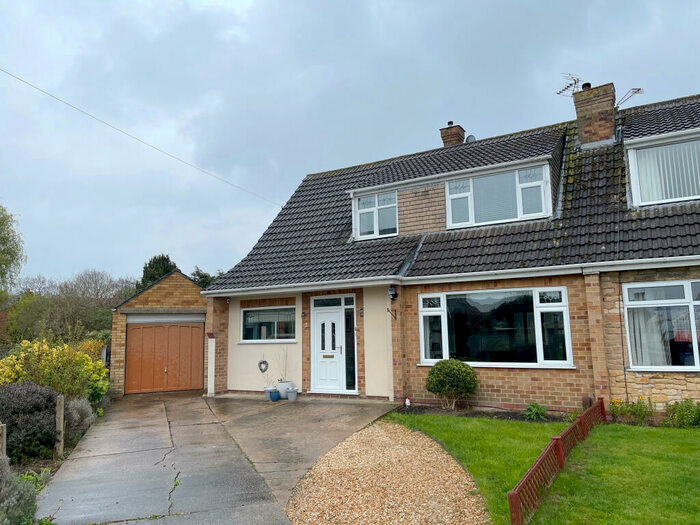 3 Bedroom Semi-Detached House To Rent In Lavenham Grove, Lincoln, LN6