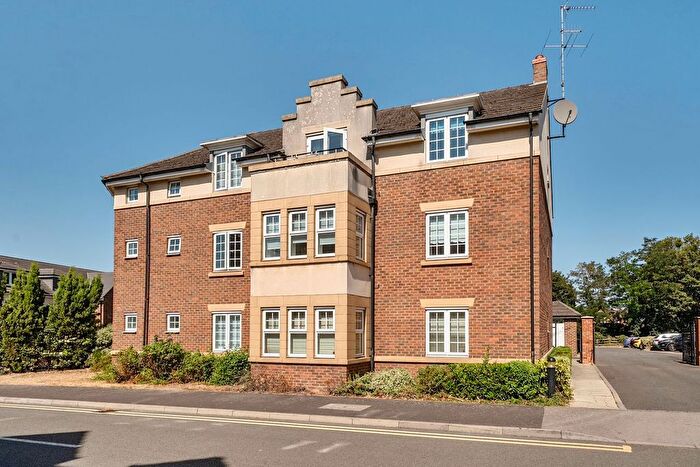 2 Bedroom Flat For Sale In The Hawthorns, Flitwick, MK45