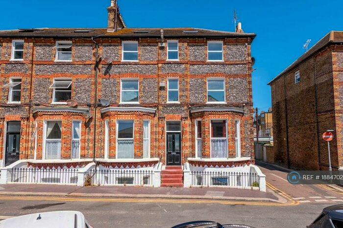 2 Bedroom Flat To Rent In Sandringham Court, Broadstairs, CT10