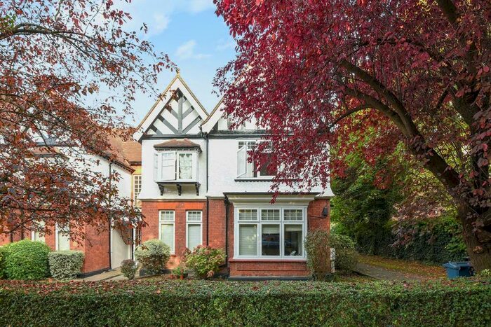 2 Bedroom Flat To Rent In Roxborough Park, Harrow, Middlesex, HA1