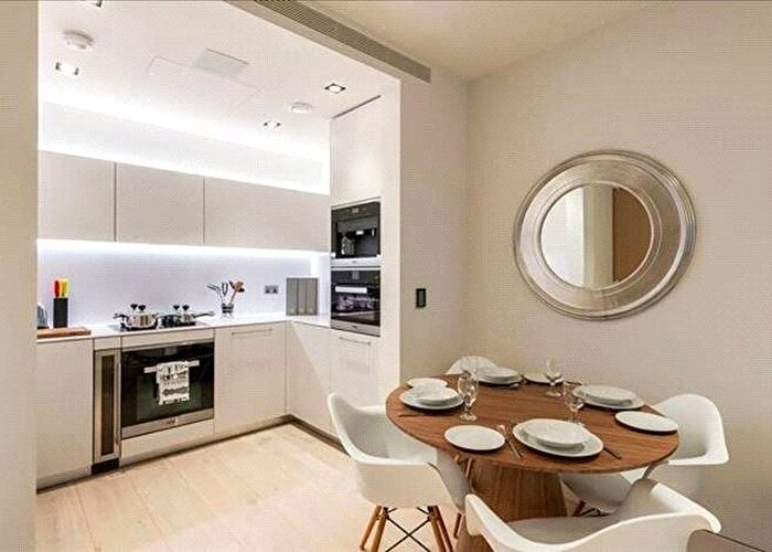 1 Bedroom Flat To Rent In Chatsworth House, Duchess Walk, London, SE1