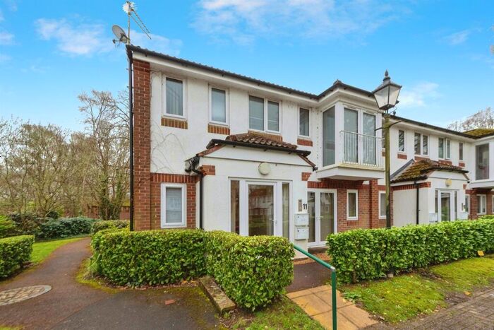 2 Bedroom Flat For Sale In The Spinney, Denmead, Waterlooville, PO7