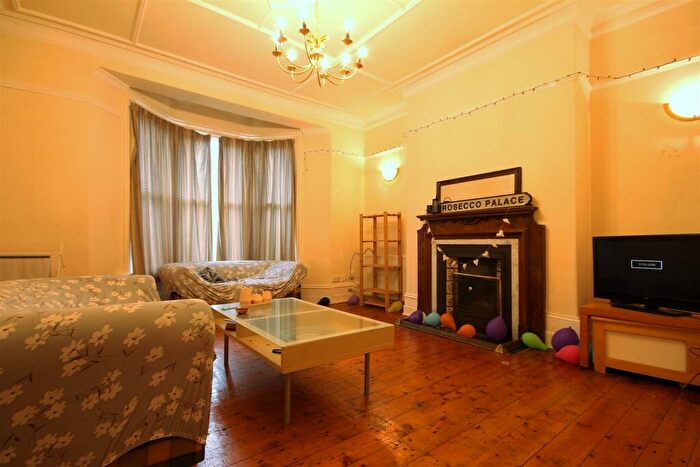 2 Bedroom Flat To Rent In Fern Avenue Lower, Jesmond, NE2