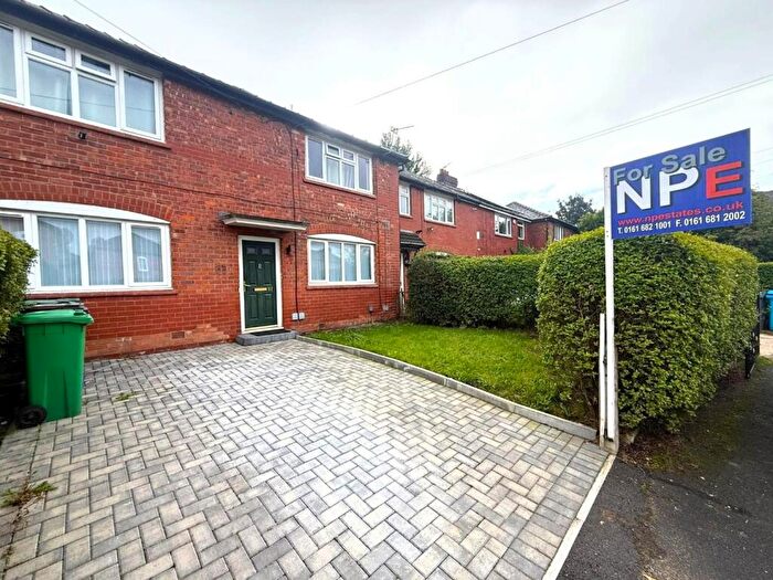 2 Bedroom Flat For Sale In Lynthorpe Road, Manchester, M40