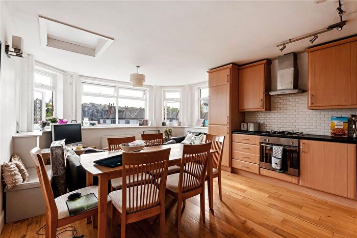 2 Bedroom Flat To Rent In Farnan Road, Streatham Common, SW16