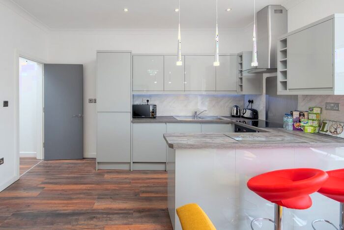 4 Bedroom Maisonette To Rent In Green Lanes, London, N13