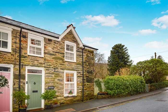 3 Bedroom End Of Terrace House For Sale In Caernarfon Road, Beddgelert, LL55