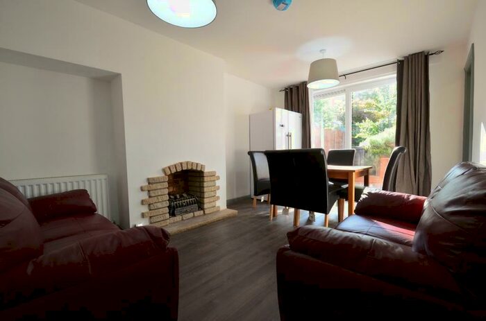 4 Bedroom Semi-Detached House To Rent In / Academic Year Fantastic Double Bedroom House, Rodbourne Road, Harborne, Free Ultrafast M Broadband, B17