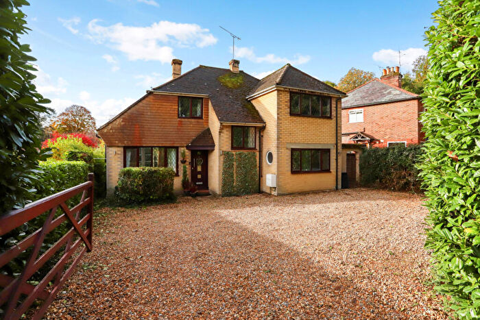 4 Bedroom Detached House For Sale In Gorse Lane, Farnham, Surrey, GU10