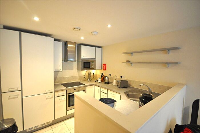 2 Bedroom Flat To Rent In Beckhampton Street, Swindon, SN1