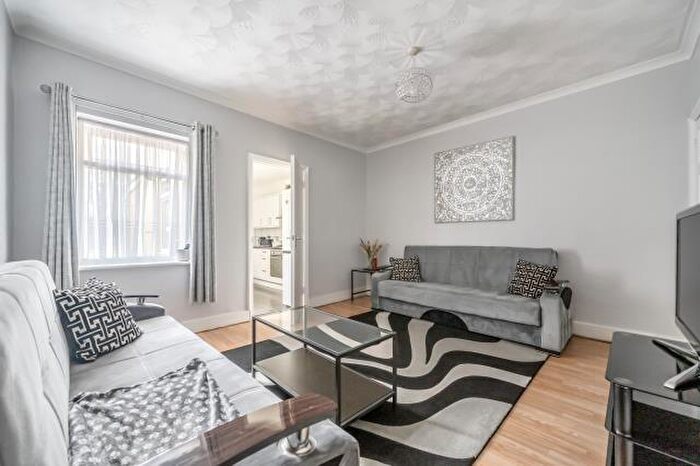 3 Bedroom Terraced House For Sale In Alexandra Road, Slough, SL1