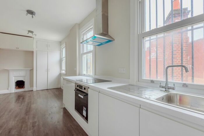 Studio To Rent In Peascod Street, Windsor, SL4