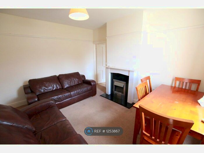 4 Bedroom Terraced House To Rent In Grange Avenue, Reading RG6