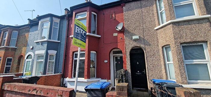 4 Bedroom Detached House To Rent In Oxford Road, London, N9