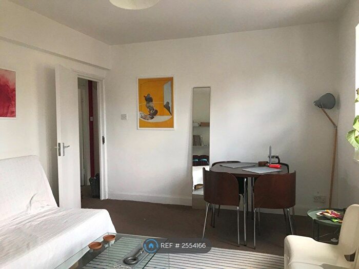 2 Bedroom Flat To Rent In Lambeth Road, London, SE1