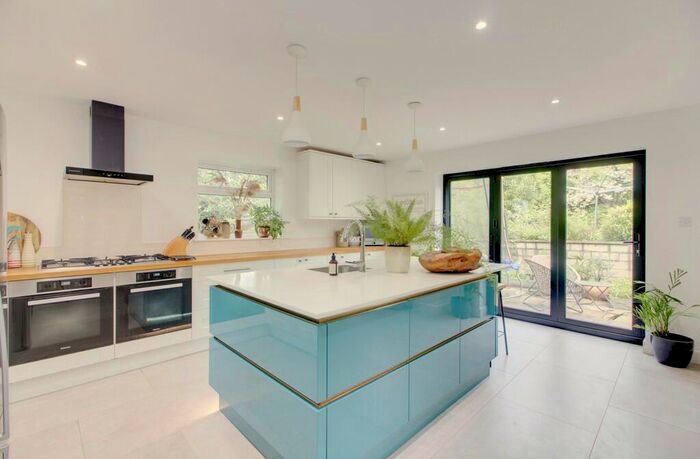 4 Bedroom Semi-Detached House For Sale In Barn Piece, Box, SN13