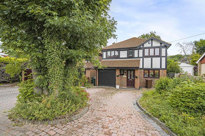 4 Bedroom Detached House For Sale In Faesten Way, Bexley, DA5