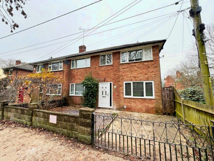 Studio To Rent In Birch Green, Staines, TW18