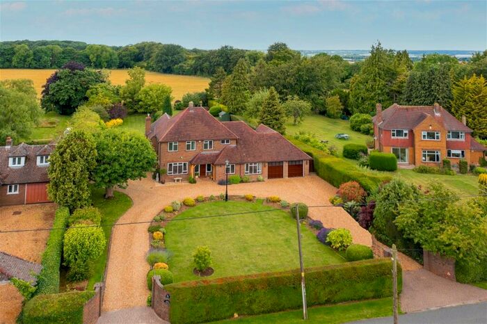 4 Bedroom Detached House For Sale In Sharpenhoe Road, Streatley, LU3