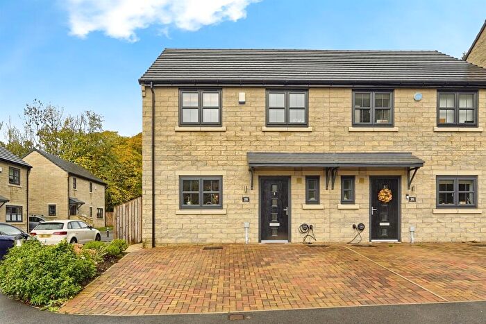 3 Bedroom Semi-Detached House For Sale In Creek View, Wheatley, Halifax, HX3
