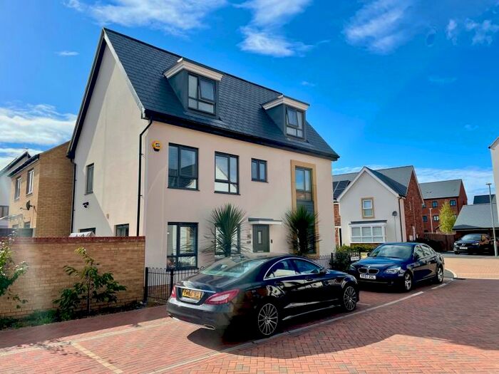 5 Bedroom Detached House To Rent In Simford Way, Whitehouse Park, MK8