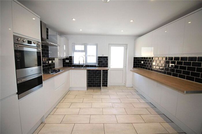 3 Bedroom Bungalow To Rent In Applewood Grove, Waterlooville, Hampshire, PO7