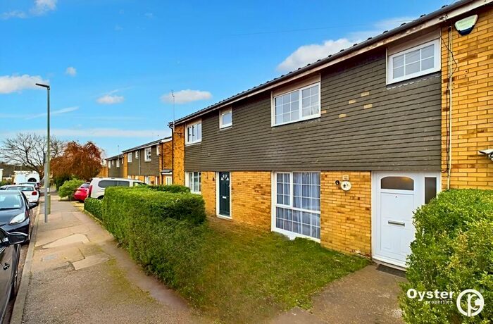 3 Bedroom Terraced House To Rent In The Avenue, London, N11