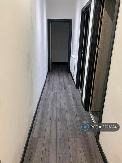 2 Bedroom Flat To Rent In Oswald Road, Scunthorpe, DN15