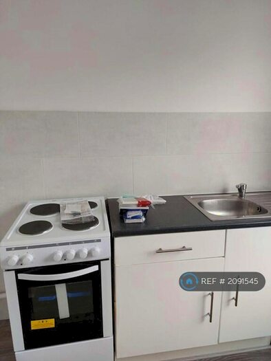 Studio To Rent In High Road, London, N22