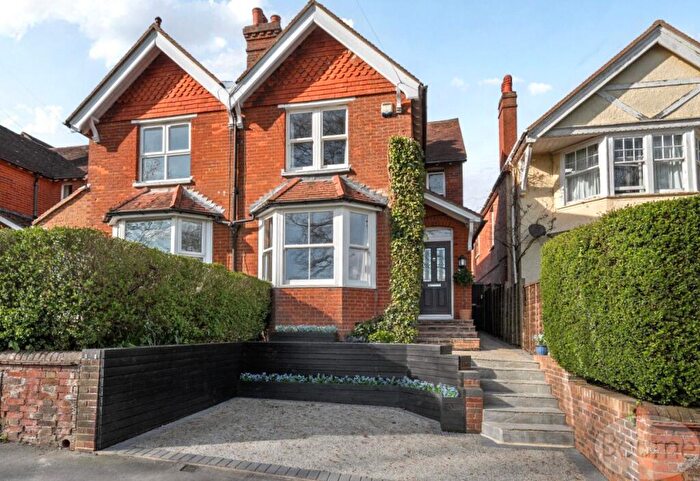 4 Bedroom Semi Detached House For Sale In Upper Hale Road, Farham, Surrey, GU9