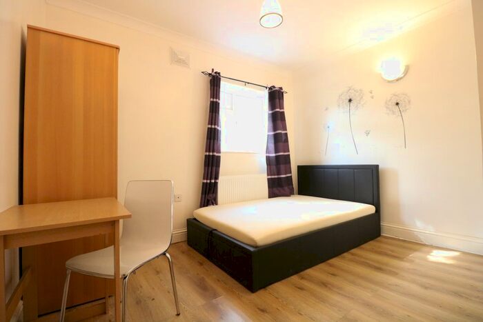 Studio To Rent In The Green, London, W3