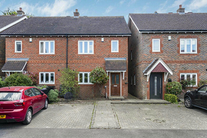 3 Bedroom Semi-Detached House For Sale In Marley Close, Botley, OX2