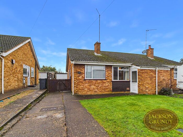 2 Bedroom Bungalow For Sale In Willow View, Kislingbury, NN7