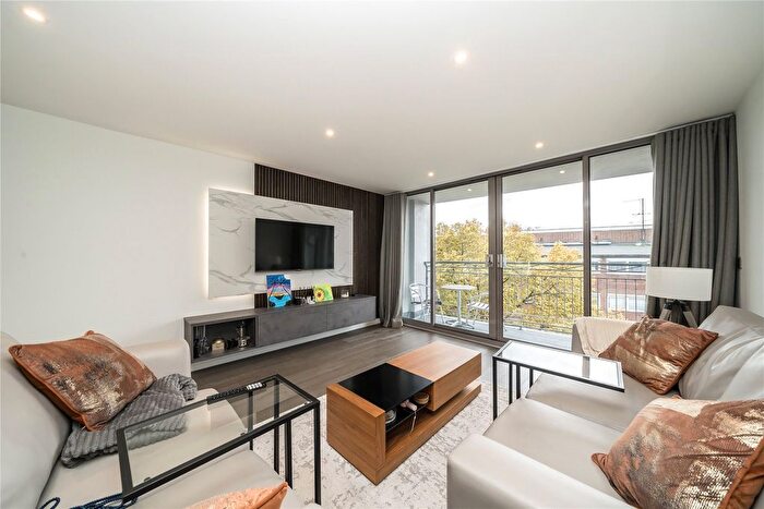 2 Bedroom Flat To Rent In Waterloo Road, London, SE1