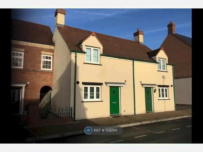 3 Bedroom Semi-Detached House To Rent In Frogden Road, Swindon SN1