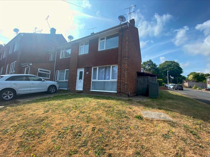 3 Bedroom Property To Rent In Cheviot Way, Ashford, TN24