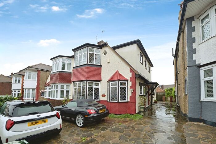 3 Bedroom Terraced House For Sale In The Bramblings, London, London, E4