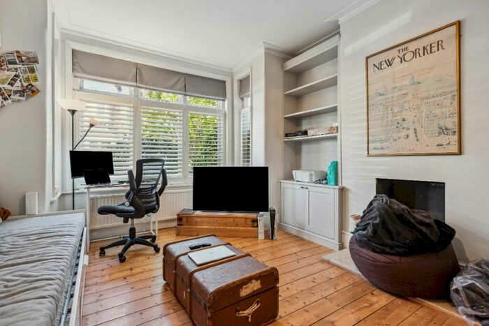 2 Bedroom Maisonette To Rent In Cowley Road, London, SW14